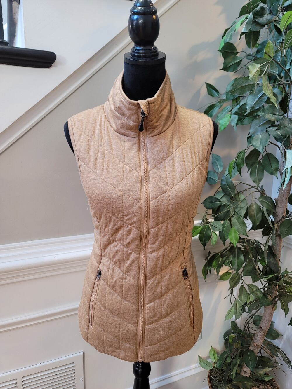 Bagatelle Gilet Vest Women Small Camel Quilted Front Zipper Sleeveless Mock Neck